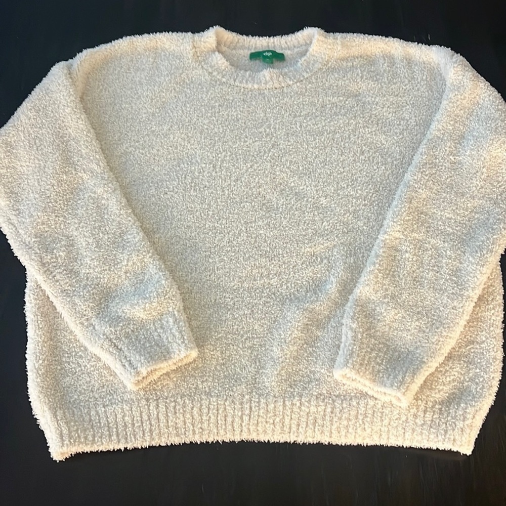 Womens dip Crewneck fuzzy sweater size M
